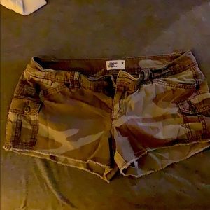 American Eagle camo shorts